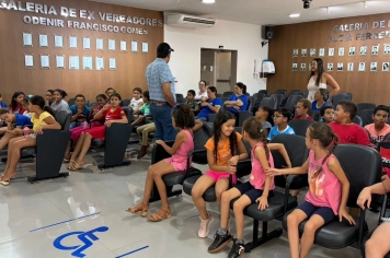 Foto - 27/04/2026 - Alunos visitam a Câmara