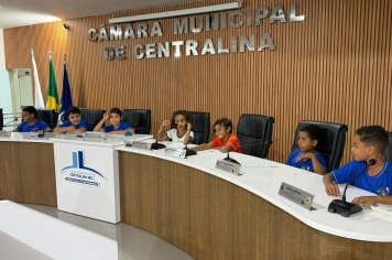 Foto - 06/05/2026 - Alunos da EM Carlos Prates visitam a Câmara