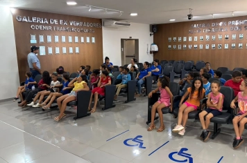 Foto - 27/04/2026 - Alunos visitam a Câmara