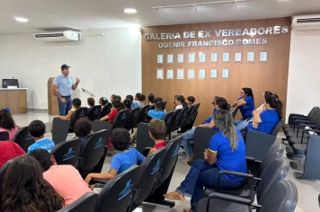 Foto - 27/04/2026 - Alunos visitam a Câmara