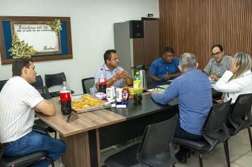 Foto relacionada - Vereadores reúnem-se com a Emater-MG e logo após realizam a 12ª Reunião Ordinária