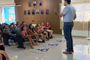 Foto - 27/04/2026 - Alunos visitam a Câmara