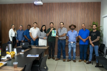 Foto relacionada - Vereadores reúnem-se com a Emater-MG e logo após realizam a 12ª Reunião Ordinária