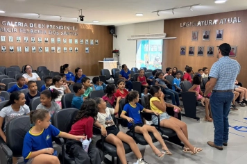 Foto - 27/04/2026 - Alunos visitam a Câmara