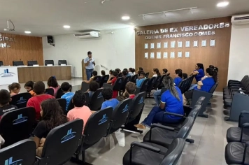 Foto - 27/04/2026 - Alunos visitam a Câmara