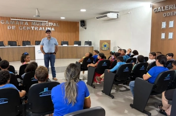 Foto - 27/04/2026 - Alunos visitam a Câmara