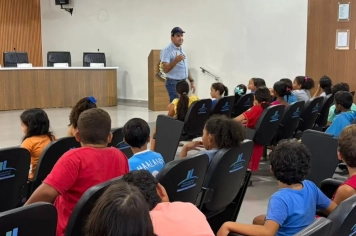 Foto - 27/04/2026 - Alunos visitam a Câmara