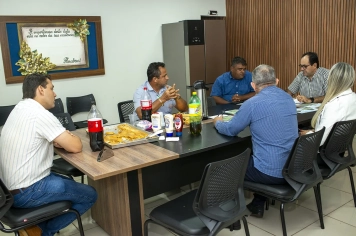 Foto relacionada - Vereadores reúnem-se com a Emater-MG e logo após realizam a 12ª Reunião Ordinária