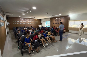 Foto - 27/04/2026 - Alunos visitam a Câmara