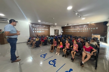 Foto - 27/04/2026 - Alunos visitam a Câmara