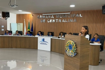 Foto - 06/05/2026 - Alunos da EM Carlos Prates visitam a Câmara