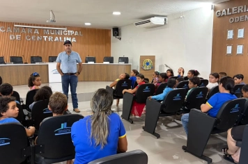 Foto - 27/04/2026 - Alunos visitam a Câmara