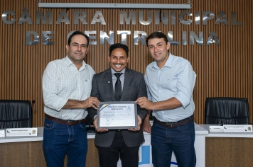 Câmara realiza 10ª reunião ordinária com presença e homenagem a autoridades