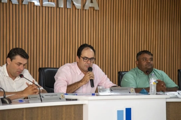 Veradores se reúnem e discutem matérias em mais uma reunião ordinária