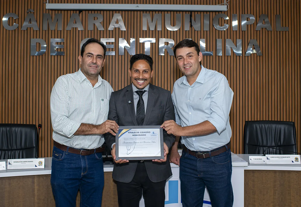 Câmara realiza 10ª reunião ordinária com presença e homenagem a autoridades