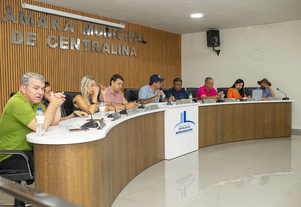 Câmara realiza mais uma reunião ordinária no Salão José Luiz de Faria
